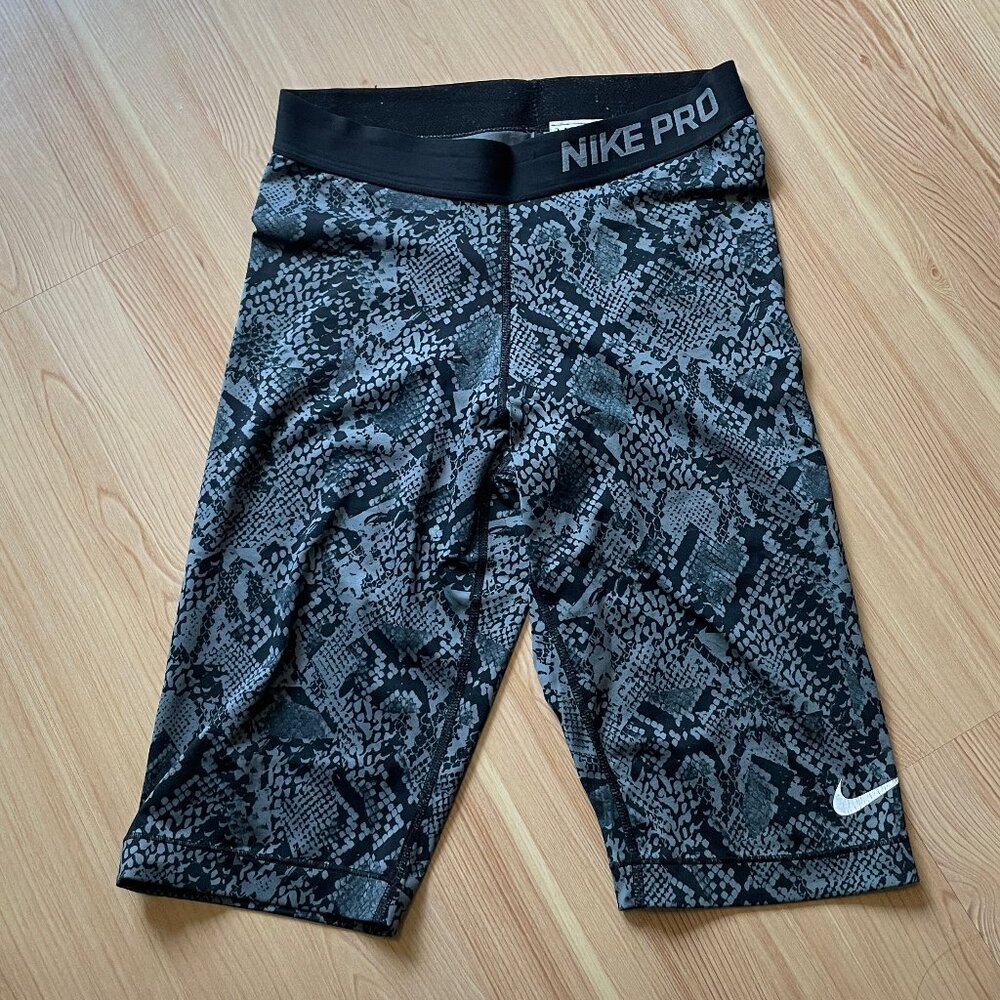 Nike PRO Vixen bike shorts, small, gray snakeprint